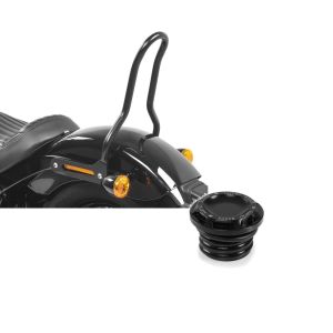 Set: Sissybar für Harley Davidson Softail 18-21 Craftride Tampa S schwarz + Tankdeckel Harley Davidson Softail Street Bob 18-21 CNC1 Craftride schwarz_1
